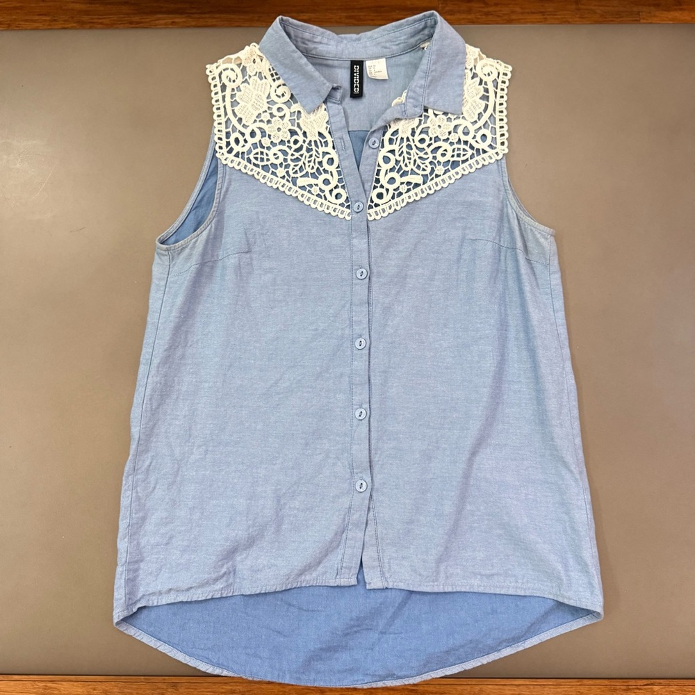 H&M Divided Blue Denim Chambray Sleeveless Top with Lace Collar - Size 6